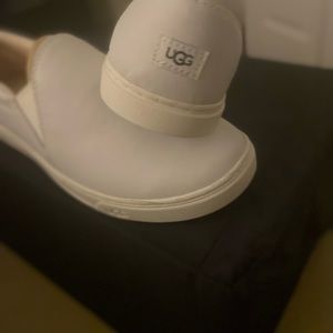 UGG Slipon Sneakers never wear no box Leather